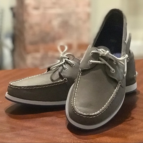 mens deck shoes size 13